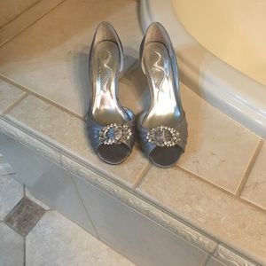 Nina silver: grey satin occasion shoes